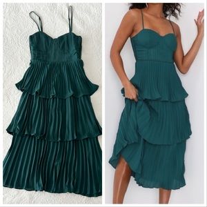 NWOT Lulus Cascading Crush Emerald Green Tiered Bustier Midi Dress Small